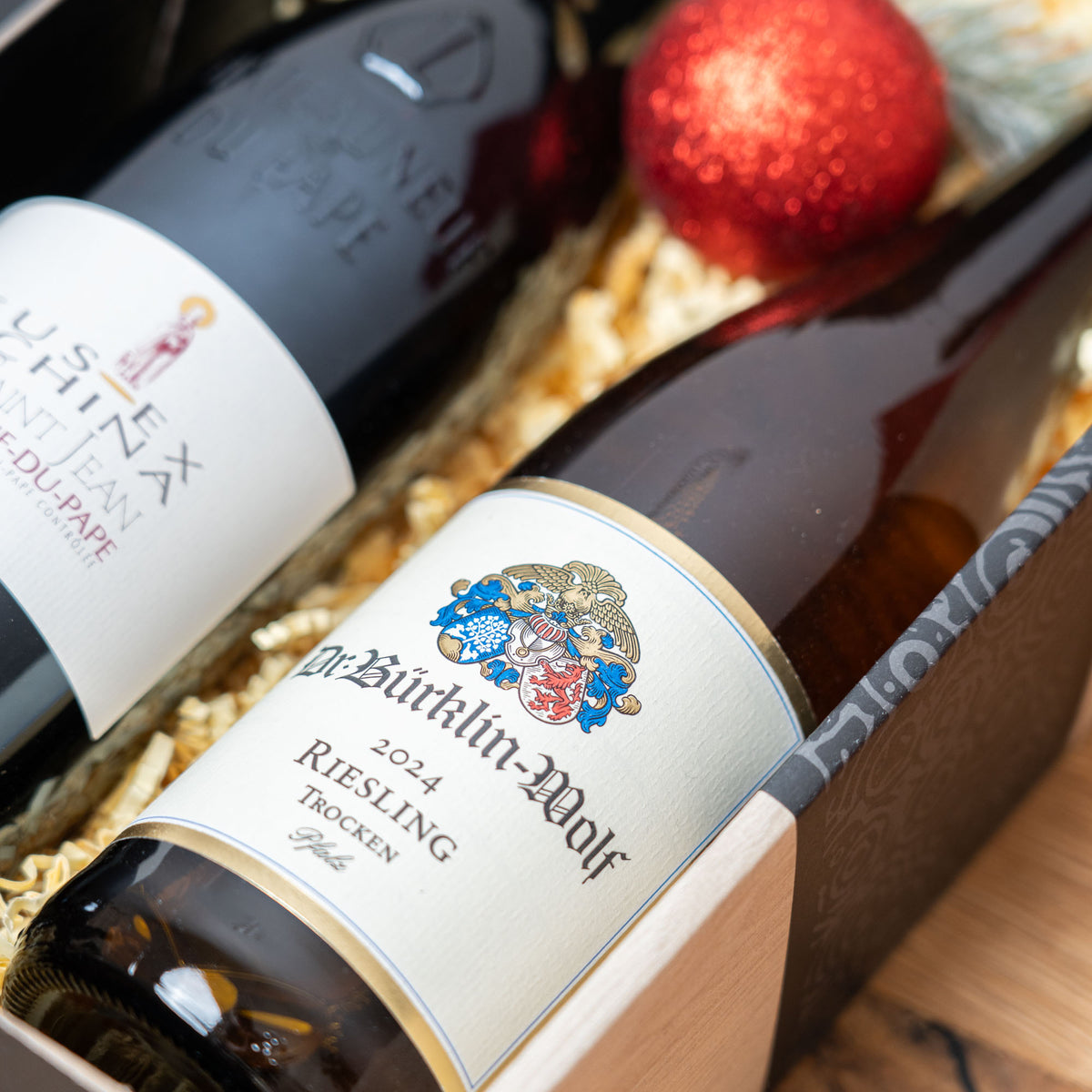 Große Weinbox: Châteauneuf & Riesling – geöffnetes Geschenkpaket