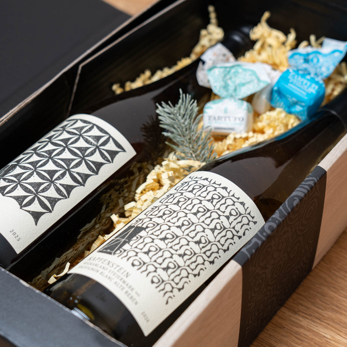 Alte Reben von Alexander Zahel – geöffnetes Geschenkpaket