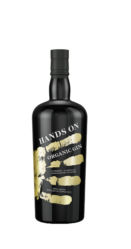 Hands on Gin